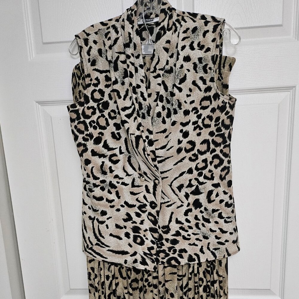 E.K DESIGNS. Vintage. 1990's. Sleeveless top. Pleated skirt.  Animal Print.